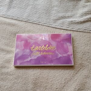 Tarte Tartelette Full Bloom Amazonian Clay Palette